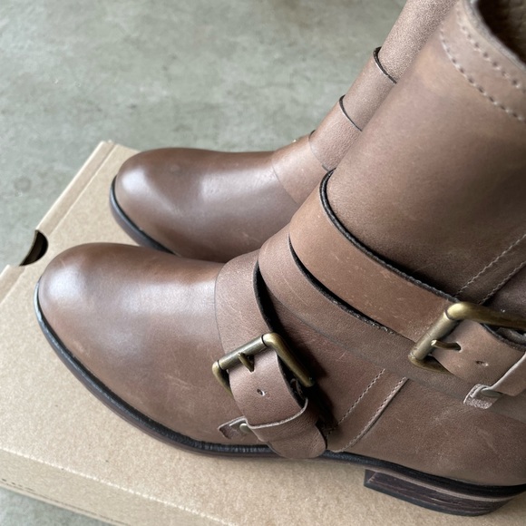 T&B Distress Pull Leather Strapped/Buckled Zip-Up Biker/Punk Boots 7 Womens - Picture 3 of 8